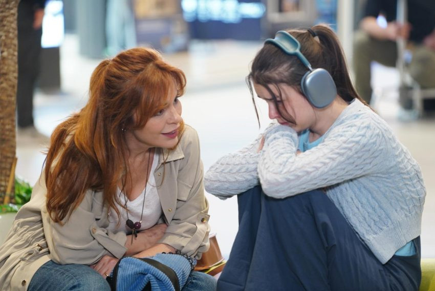  Kızılcık Şerbeti dizisinin kadrosunda yer alan Alara Bozbey, Dönence’ye dahil oldu.
