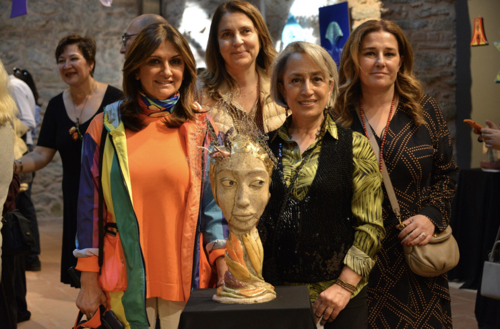 LALE VE KADIN” SERGİSİ  İSTANBUL LALE VAKFI’NDA AÇILDI 