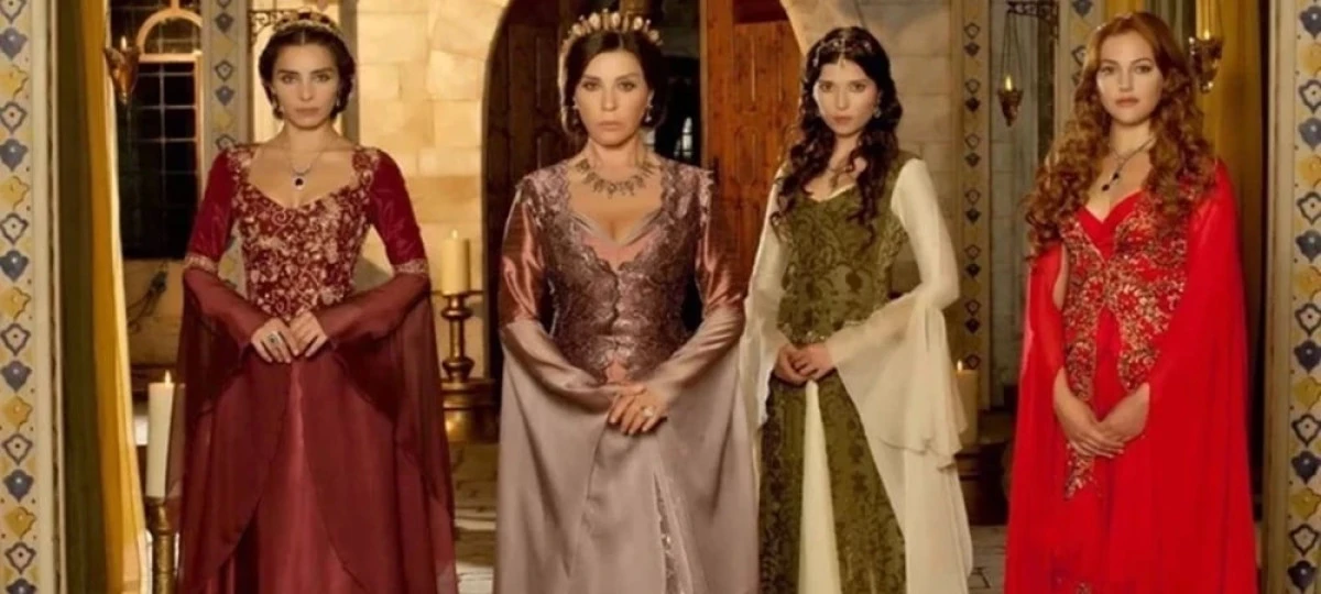 Nur Fettahoğlu&rsquo;ndan yıllar sonra gelen Muhteşem Y&uuml;zyıl itirafı! Bakın rol&uuml;n&uuml; kiminle değiştirmiş